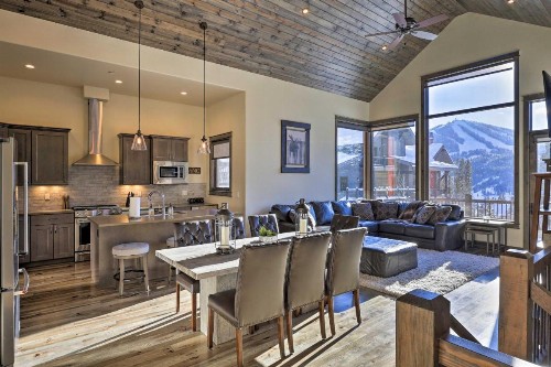 Ideally Located Winter Park Townhouse with Hot Tub! - image 1