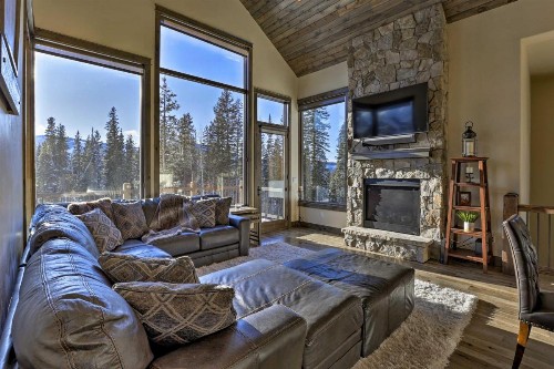 Ideally Located Winter Park Townhouse with Hot Tub! - image 6