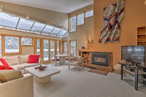 Ski-In and Ski-Out Winter Park Condo with Pool Access! - image 8