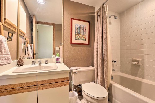 Ski-In and Ski-Out Winter Park Condo with Pool Access! - image 9