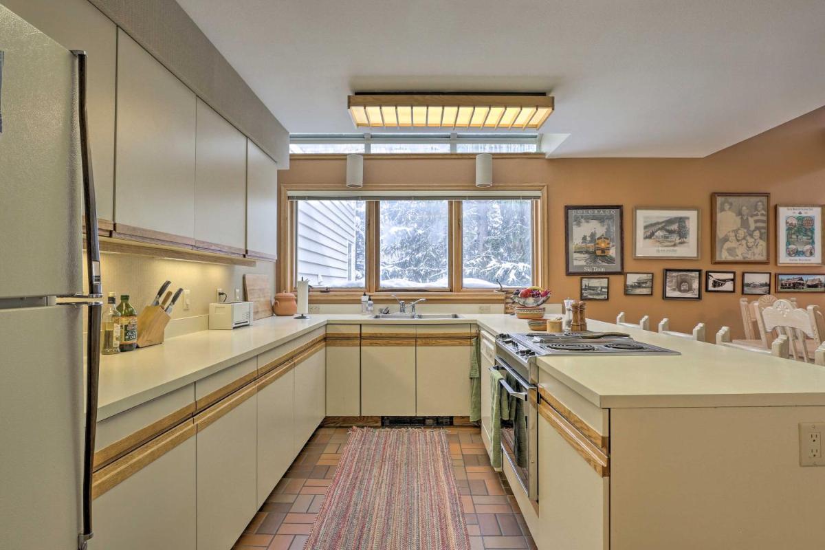Ski-In and Ski-Out Winter Park Condo with Pool Access! - image 5