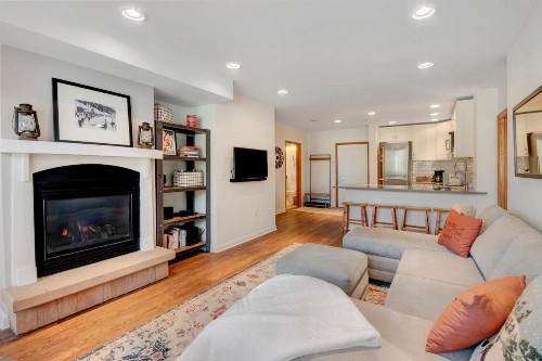 Base Village Ski In-Out Luxury Condo #2507 Hot Tub & Great View - FREE Activities & Equipment Rentals Daily - image 3