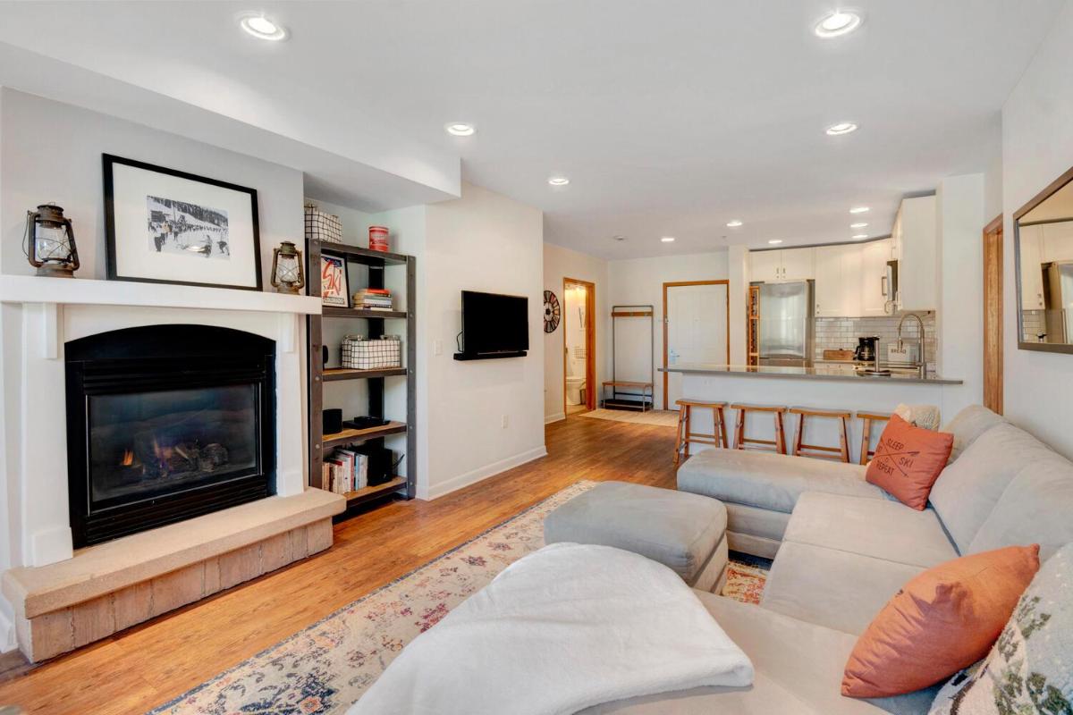 Base Village Ski In-Out Luxury Condo #2507 Hot Tub & Great View - FREE Activities & Equipment Rentals Daily - image 3