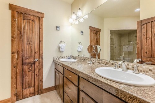 Slopeside Luxury Villa #136 With Fantastic Ski Views - FREE Activities & Equipment Rentals Daily - image 11