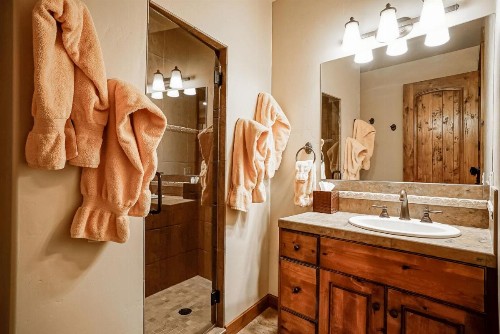 Luxury Home #270 Next To Resort With Hot Tub & Amazing Views - FREE Activities & Equipment Rentals Daily - image 16