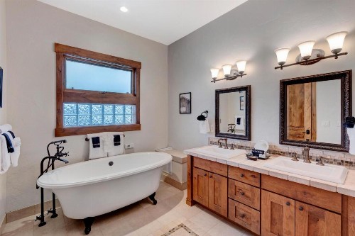 Ski In Out Luxury Villa #452 With Hot Tub & Great Views - FREE Activities & Equipment Rentals Daily - image 10