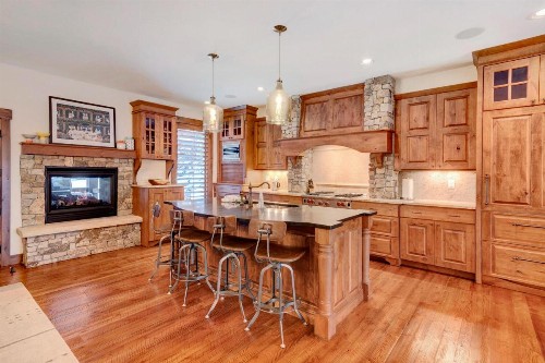 Ski In Out Luxury Villa #452 With Hot Tub & Great Views - FREE Activities & Equipment Rentals Daily - image 3