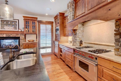 Ski In Out Luxury Villa #452 With Hot Tub & Great Views - FREE Activities & Equipment Rentals Daily - image 4