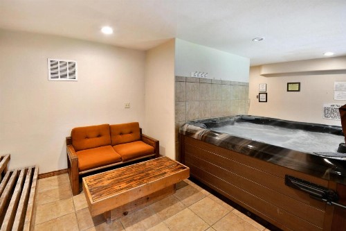 Luxury Condo On River Hot Tub Next to Ski Resort - FREE Activities & Equipment Rentals Daily - image 12