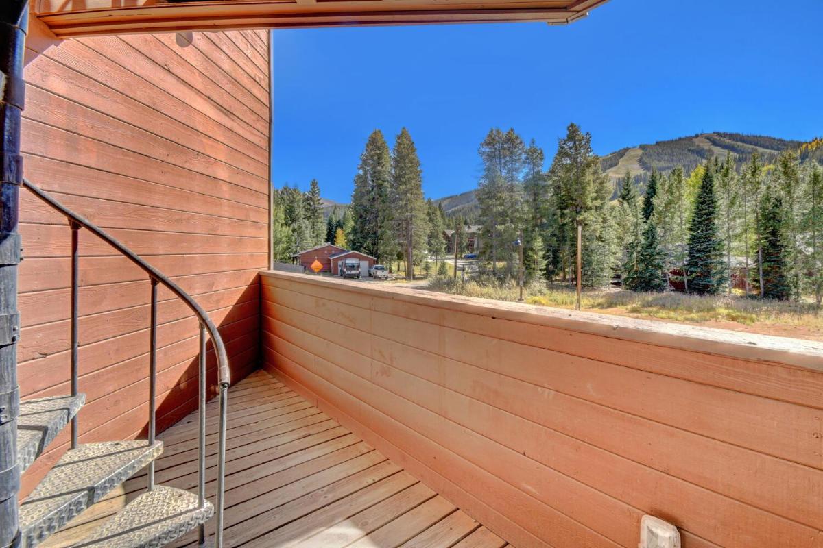 Luxury Condo On River Hot Tub Next to Ski Resort - FREE Activities & Equipment Rentals Daily - image 3