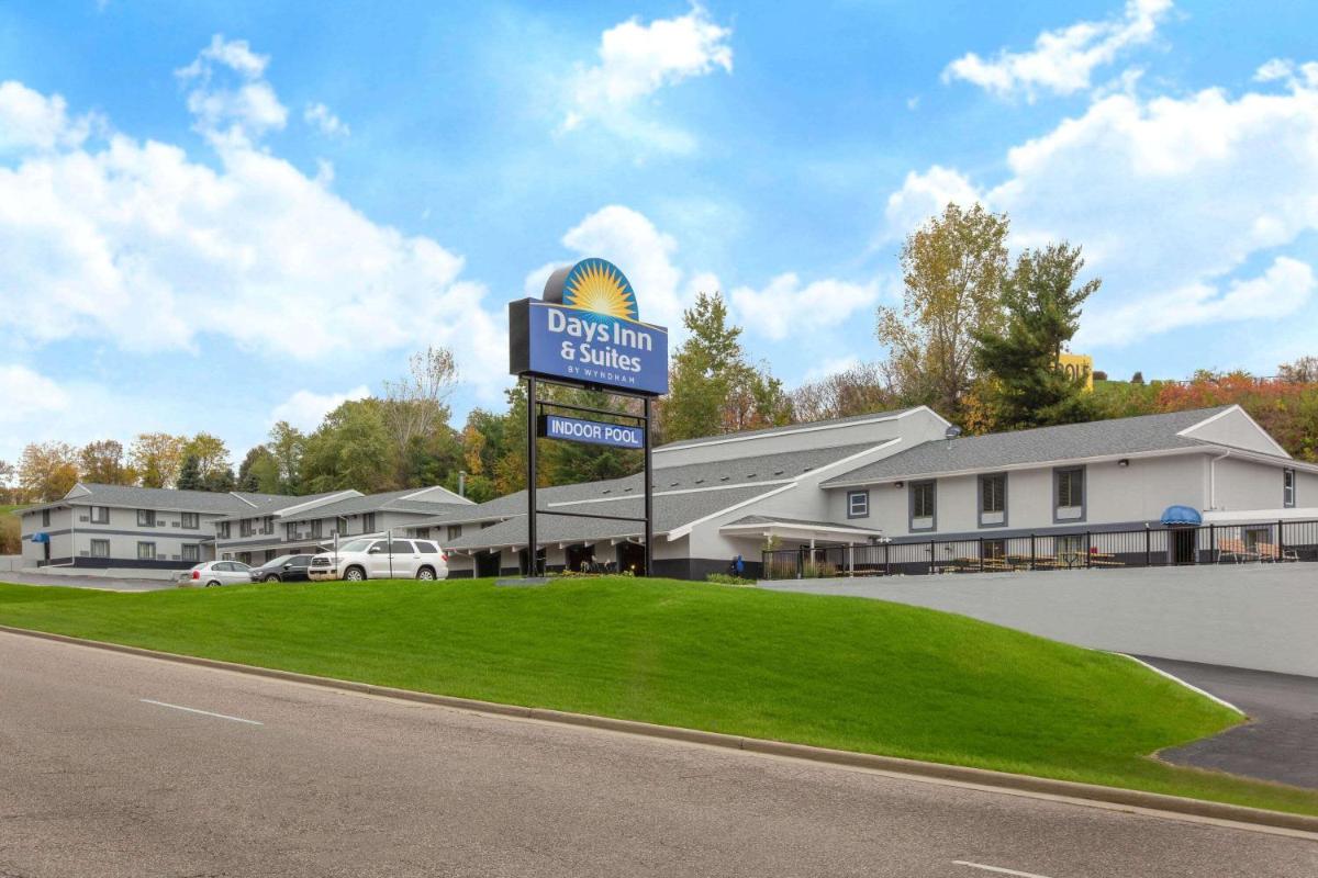 Days Inn & Suites by Wyndham Wisconsin Dells - main image