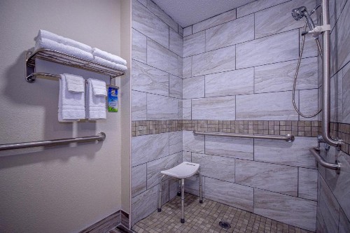 Days Inn & Suites by Wyndham Wisconsin Dells - image 18