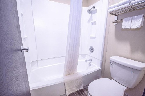 Days Inn & Suites by Wyndham Wisconsin Dells - image 20
