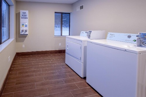 Days Inn & Suites by Wyndham Wisconsin Dells - image 24