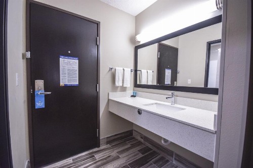 Days Inn & Suites by Wyndham Wisconsin Dells - image 32