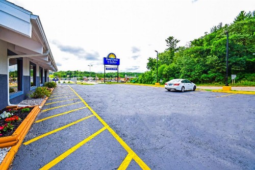 Days Inn & Suites by Wyndham Wisconsin Dells - image 35