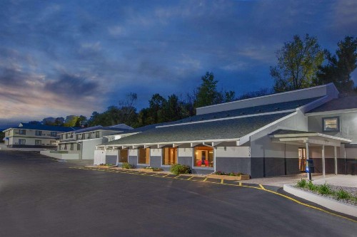 Days Inn & Suites by Wyndham Wisconsin Dells - image 39