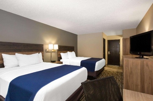 Days Inn & Suites by Wyndham Wisconsin Dells - image 40