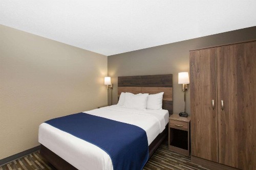 Days Inn & Suites by Wyndham Wisconsin Dells - image 46