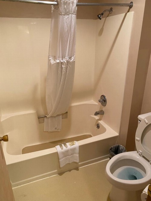 Malibu Inn - image 15