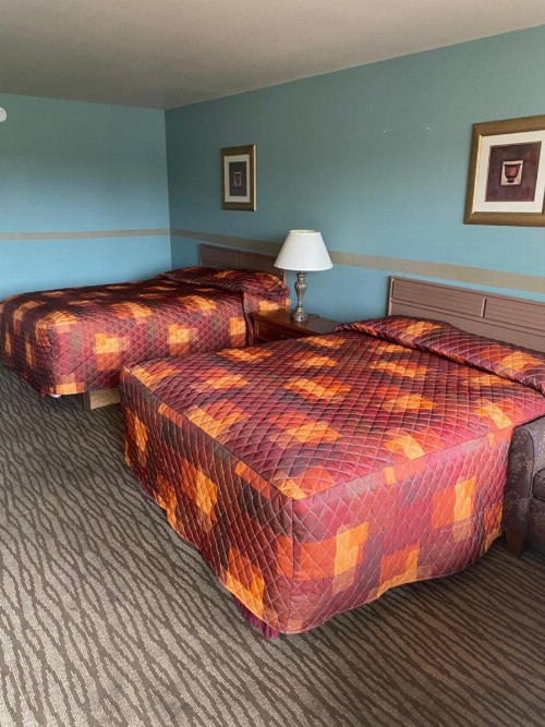 Malibu Inn - image 17