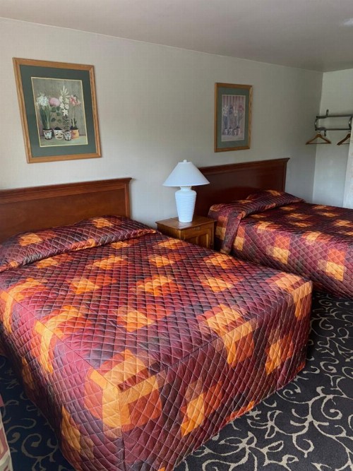 Malibu Inn - image 18