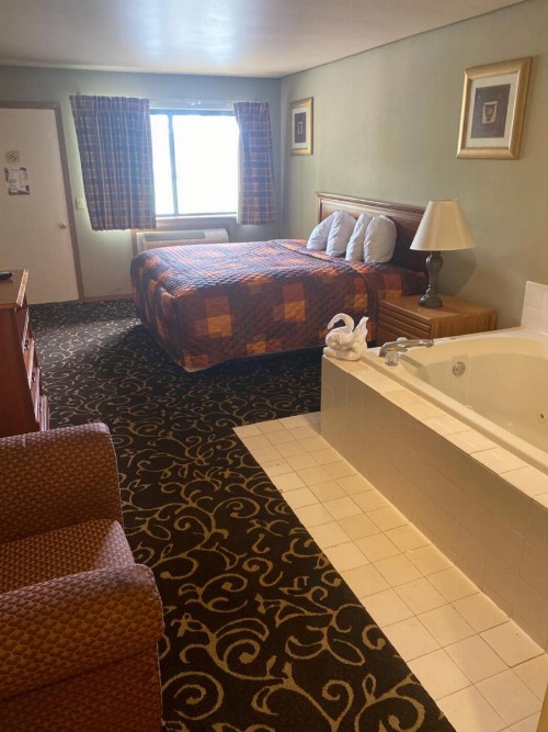 Malibu Inn - image 22