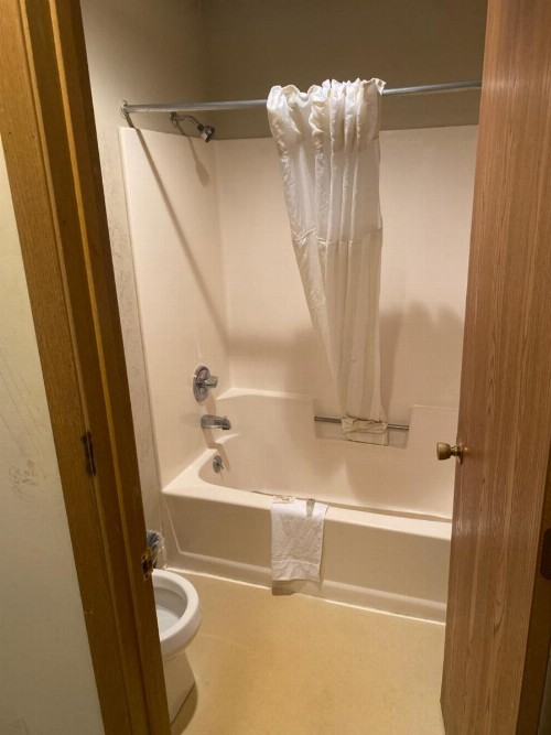 Malibu Inn - image 23