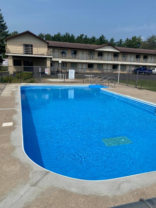 Malibu Inn - image 26