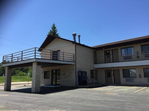 Malibu Inn - image 8