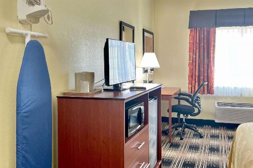 Quality Inn & Suites Wisconsin Dells - image 14