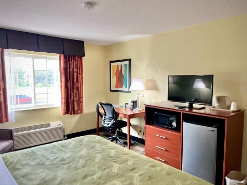 Quality Inn & Suites Wisconsin Dells - image 2