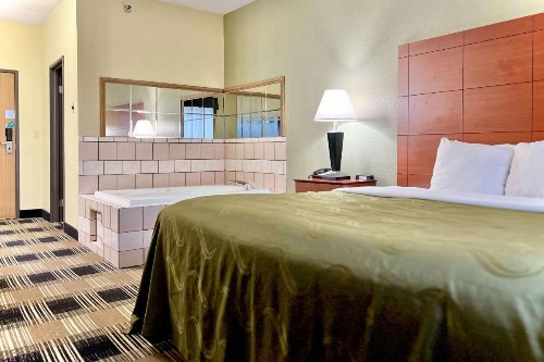 Quality Inn & Suites Wisconsin Dells - image 40