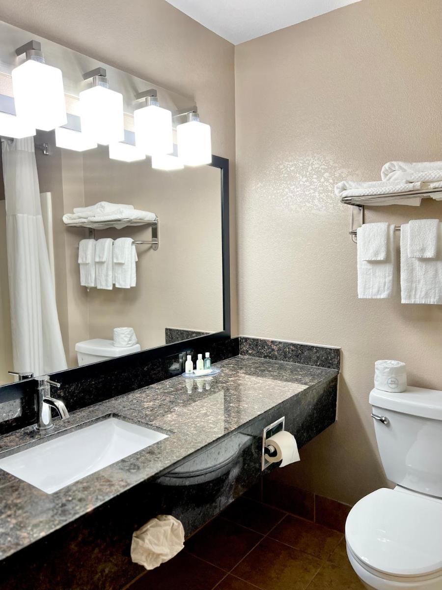 Quality Inn & Suites Wisconsin Dells - image 7