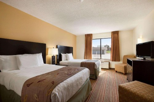 Ramada by Wyndham Wisconsin Dells - image 10