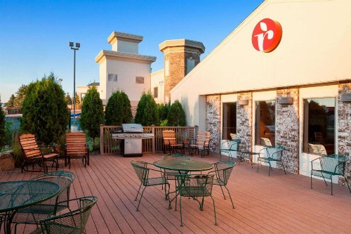 Ramada by Wyndham Wisconsin Dells - image 11