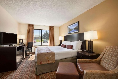 Ramada by Wyndham Wisconsin Dells - image 5