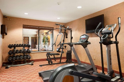 Ramada by Wyndham Wisconsin Dells - image 6