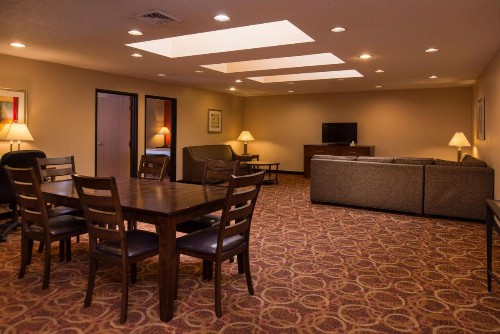Best Western Ambassador Inn & Suites - image 11