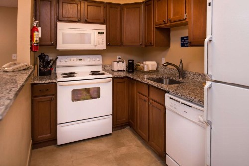 Best Western Ambassador Inn & Suites - image 14