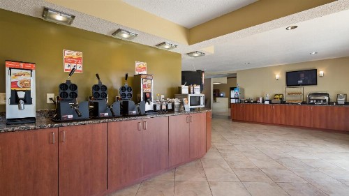 Best Western Ambassador Inn & Suites - image 2