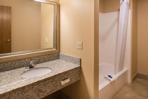 Best Western Ambassador Inn & Suites - image 20