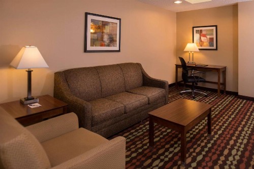 Best Western Ambassador Inn & Suites - image 3