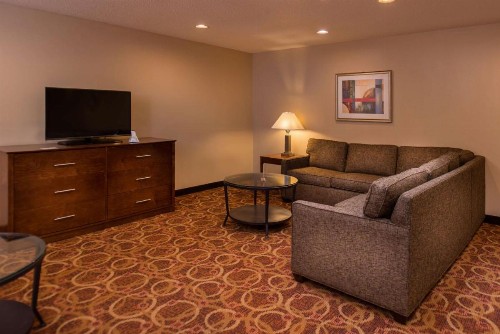 Best Western Ambassador Inn & Suites - image 35