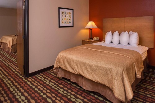 Best Western Ambassador Inn & Suites - image 40
