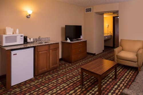 Best Western Ambassador Inn & Suites - image 44