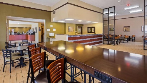 Best Western Ambassador Inn & Suites - image 8
