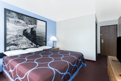 Super 8 by Wyndham Wisconsin Dells - image 16