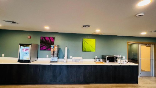 Americas Best Value Inn Wisconsin Dells - image 2