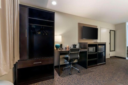 Americas Best Value Inn Wisconsin Dells - image 25
